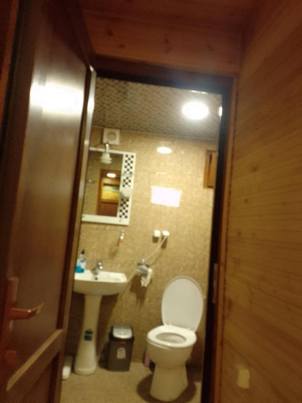 אושגולי Guesthouse Luka מראה חיצוני תמונה