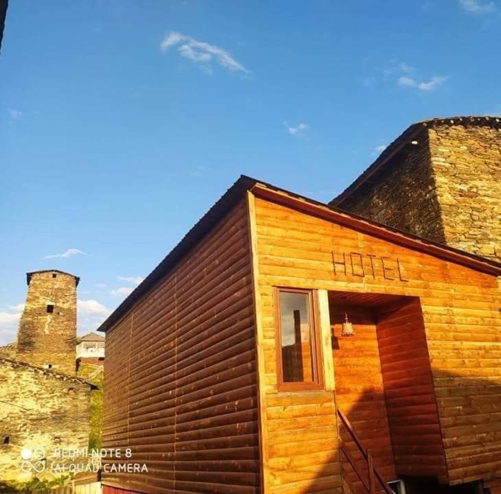 אושגולי Guesthouse Luka מראה חיצוני תמונה