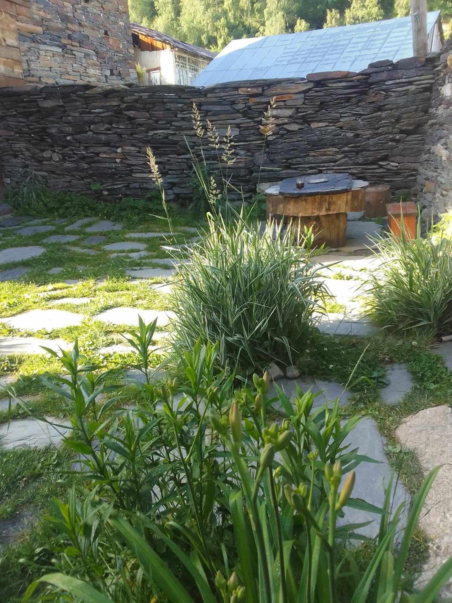 אושגולי Guesthouse Luka מראה חיצוני תמונה