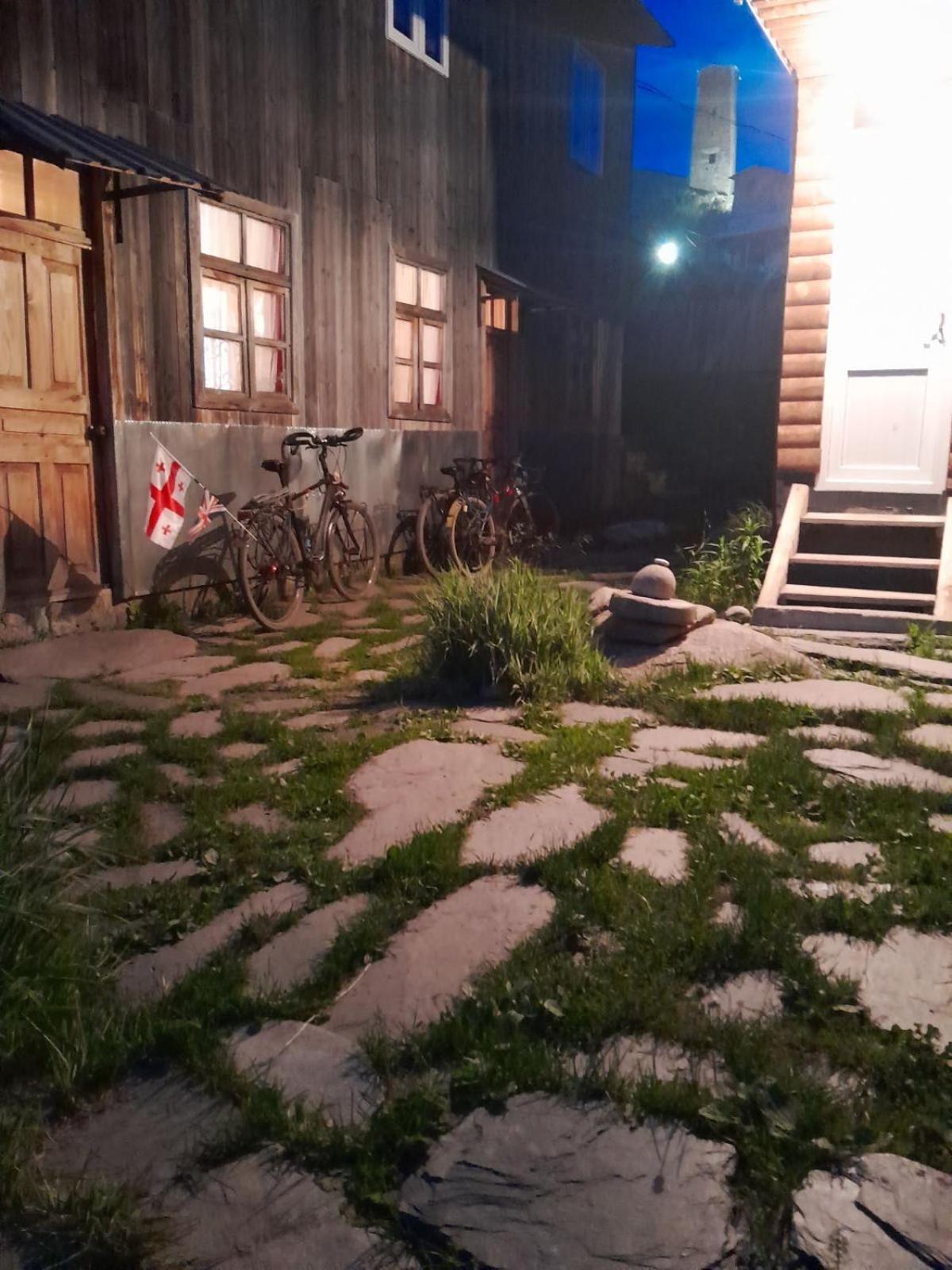 אושגולי Guesthouse Luka מראה חיצוני תמונה